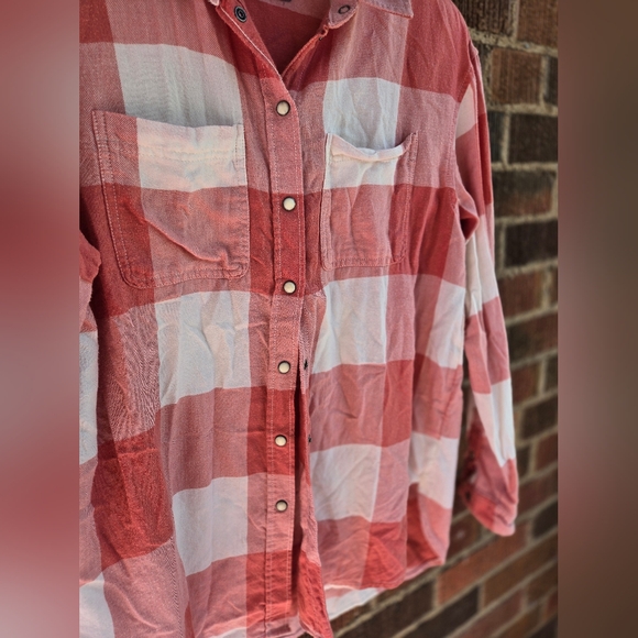 American Eagle button up - Picture 4 of 6